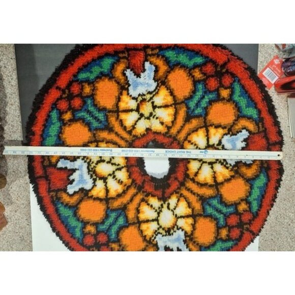 Latch hook stained glass candles xmas tree skirt completed 32 inch - Picture 5 of 9